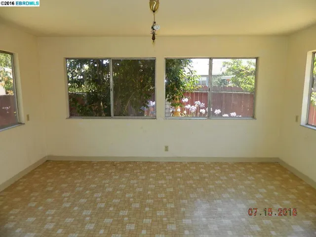 2511 Erskine Ln, Hayward, California 94545