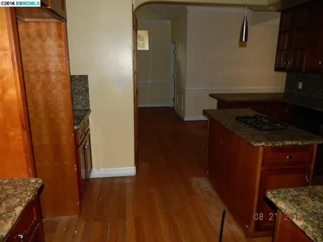6700 Moore Dr, Oakland, California 94611