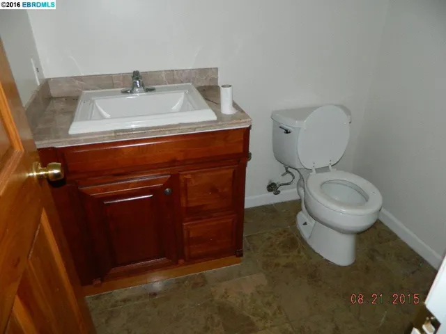 6700 Moore Dr, Oakland, California 94611