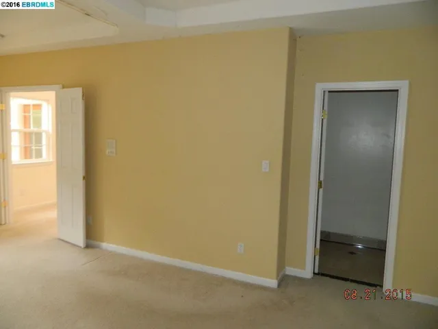 6700 Moore Dr, Oakland, California 94611