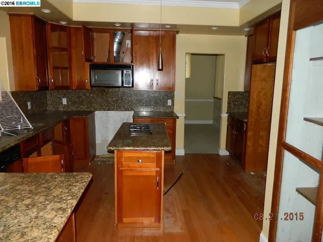 6700 Moore Dr, Oakland, California 94611
