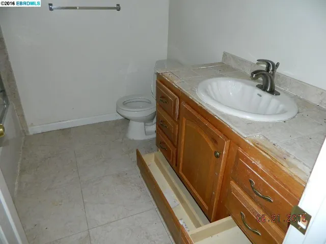 6700 Moore Dr, Oakland, California 94611