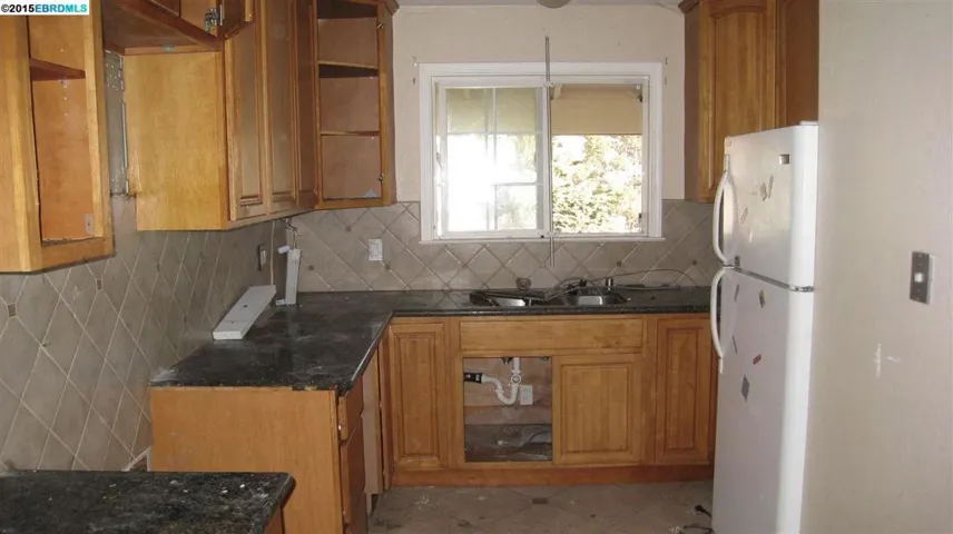 821 Tradewind Ln, Rodeo, California 94572