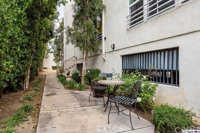 12010 Magnolia Boulevard 101, Valley Village, California 91607