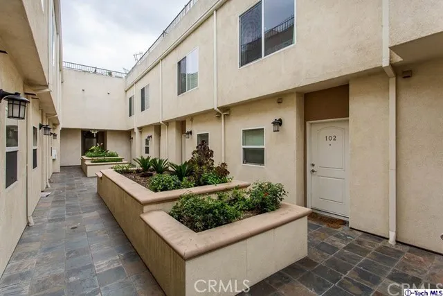 12010 Magnolia Boulevard 101, Valley Village, California 91607