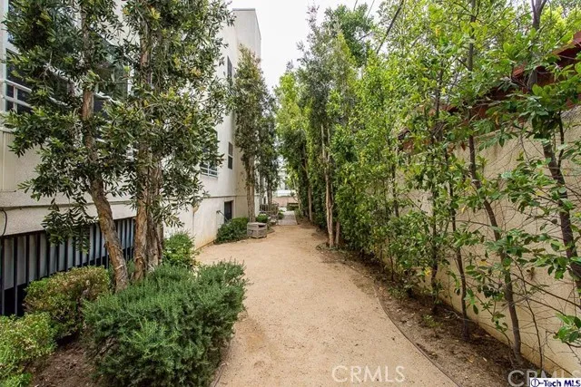 12010 Magnolia Boulevard 101, Valley Village, California 91607