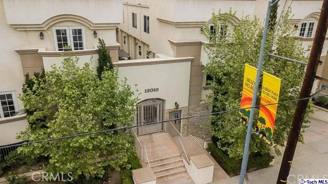 12010 Magnolia Boulevard 101, Valley Village, California 91607