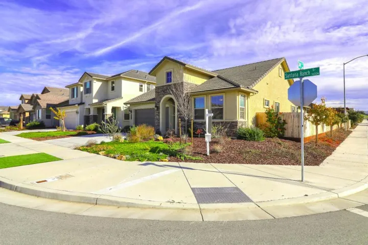 1667 Santana Ranch Drive, Hollister, California 95023