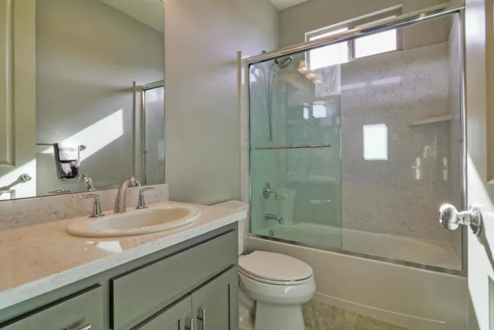 1667 Santana Ranch Drive, Hollister, California 95023