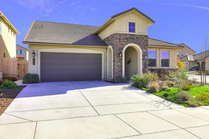 1667 Santana Ranch Drive, Hollister, California 95023
