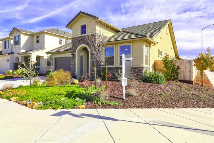 1667 Santana Ranch Drive, Hollister, California 95023