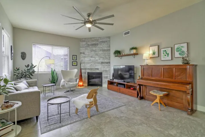 1667 Santana Ranch Drive, Hollister, California 95023