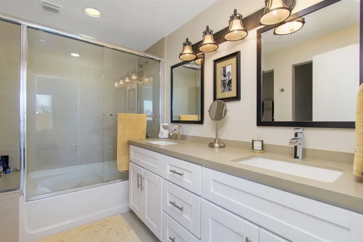 401 N Coast Hwy 210, Oceanside, California 92054