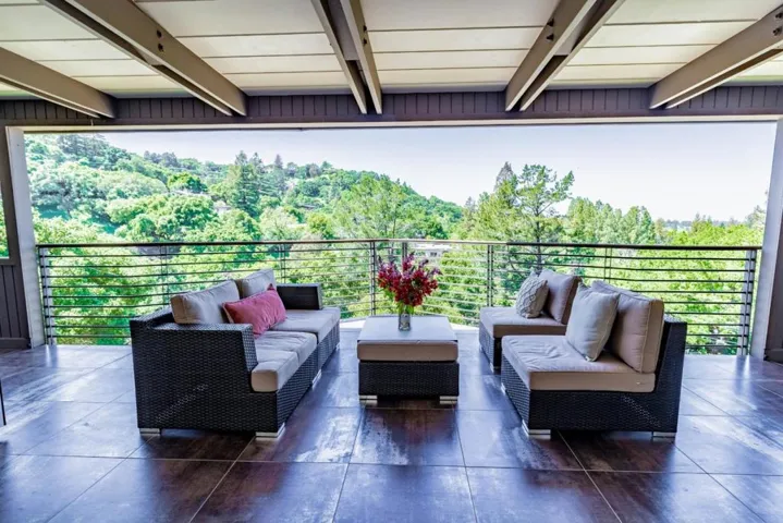 330 Dedalera Drive, Portola Valley, California 94028