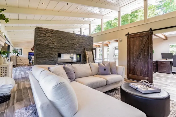 330 Dedalera Drive, Portola Valley, California 94028