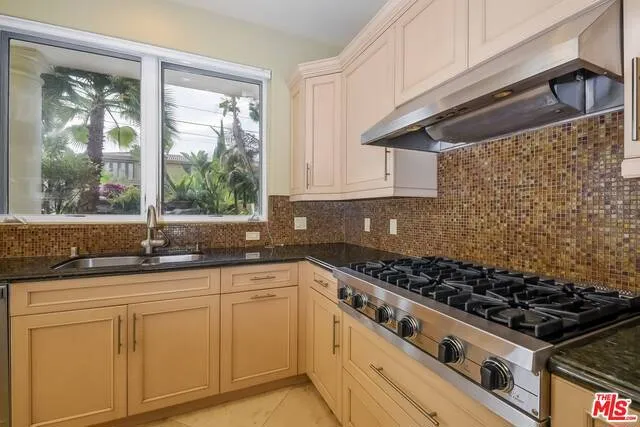 123 N Doheny Drive, Beverly Hills, California 90211