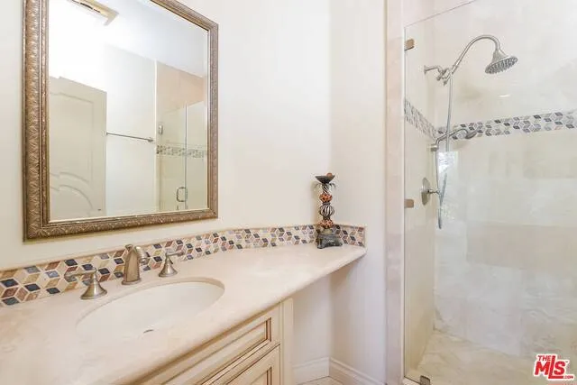123 N Doheny Drive, Beverly Hills, California 90211