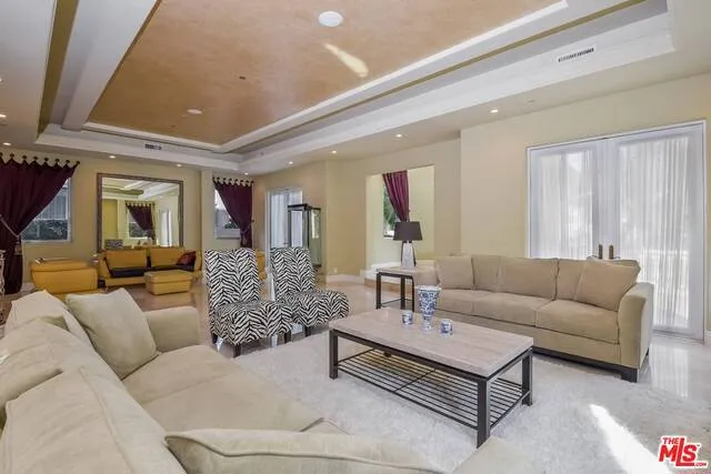 123 N Doheny Drive, Beverly Hills, California 90211