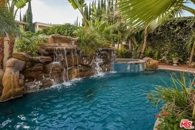 123 N Doheny Drive, Beverly Hills, California 90211