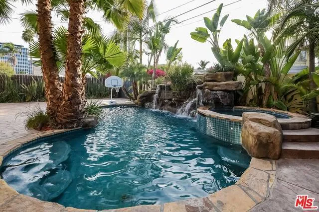 123 N Doheny Drive, Beverly Hills, California 90211