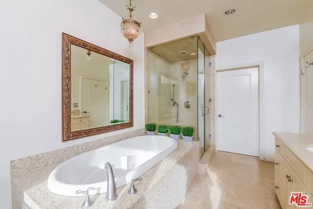 123 N Doheny Drive, Beverly Hills, California 90211
