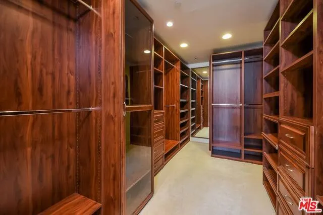 123 N Doheny Drive, Beverly Hills, California 90211