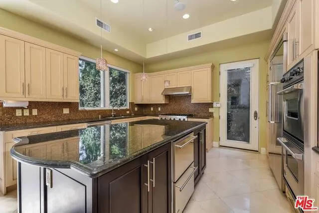 123 N Doheny Drive, Beverly Hills, California 90211