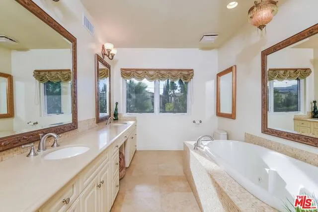 123 N Doheny Drive, Beverly Hills, California 90211