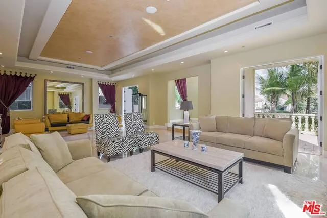 123 N Doheny Drive, Beverly Hills, California 90211