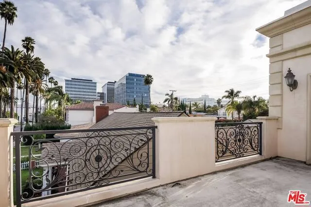 123 N Doheny Drive, Beverly Hills, California 90211
