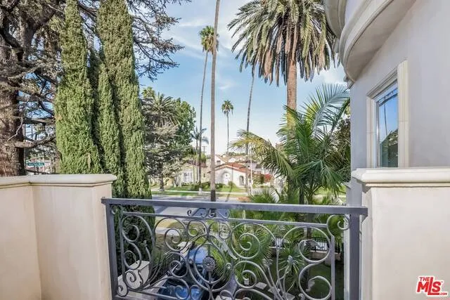 123 N Doheny Drive, Beverly Hills, California 90211
