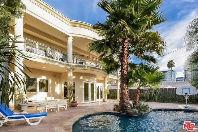 123 N Doheny Drive, Beverly Hills, California 90211