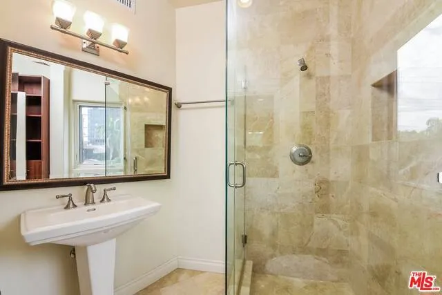 123 N Doheny Drive, Beverly Hills, California 90211