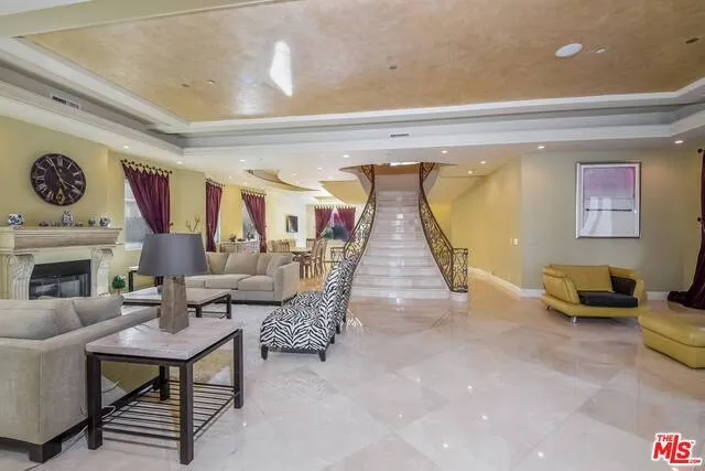 123 N Doheny Drive, Beverly Hills, California 90211