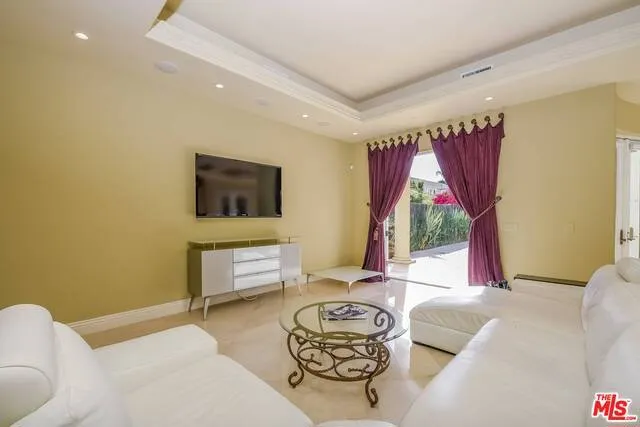 123 N Doheny Drive, Beverly Hills, California 90211