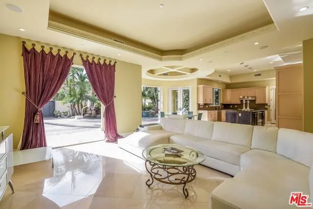123 N Doheny Drive, Beverly Hills, California 90211