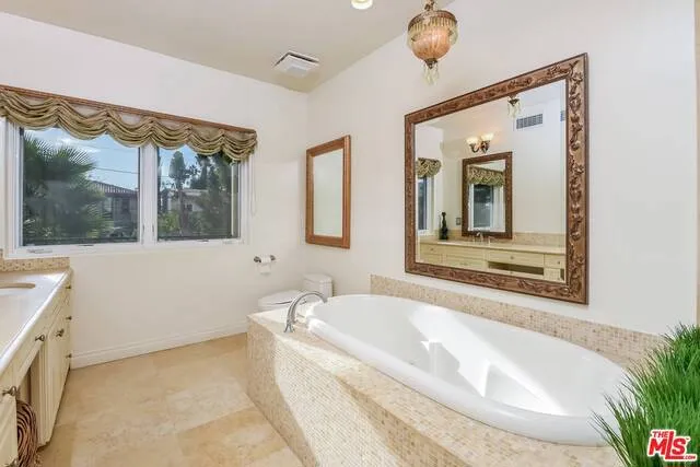 123 N Doheny Drive, Beverly Hills, California 90211