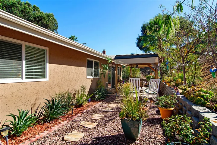8660 Via Del Luz, El Cajon, California 92021