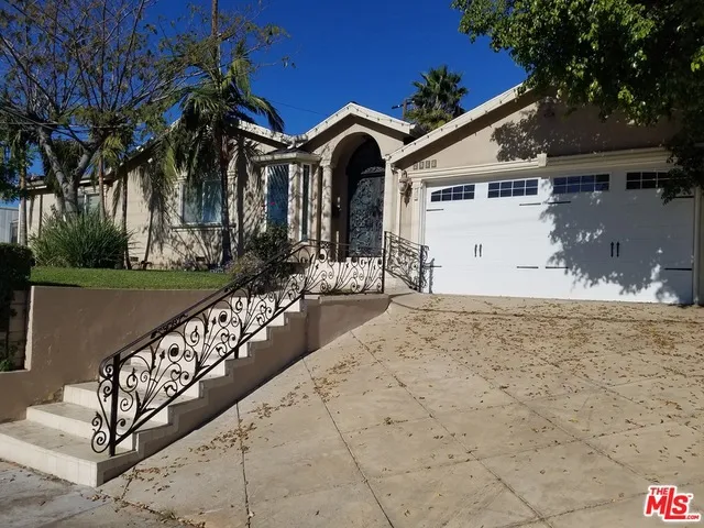 2916 N Kenneth Road, Burbank, California 91504