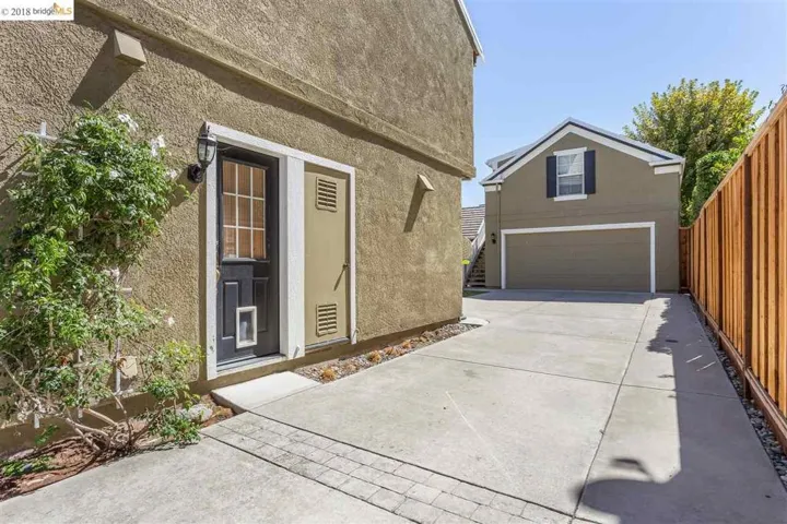 Large side yard