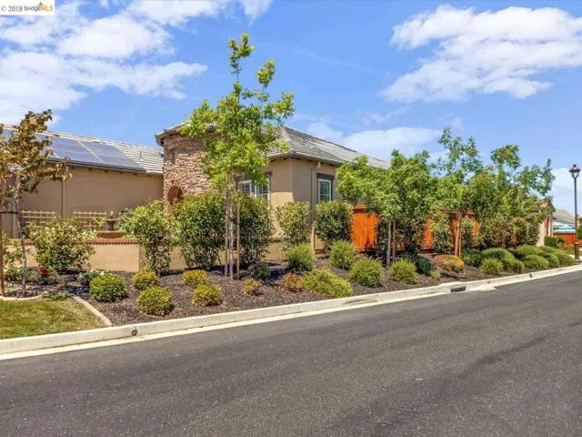 1074 Pomerol Cir, Brentwood, California 94513