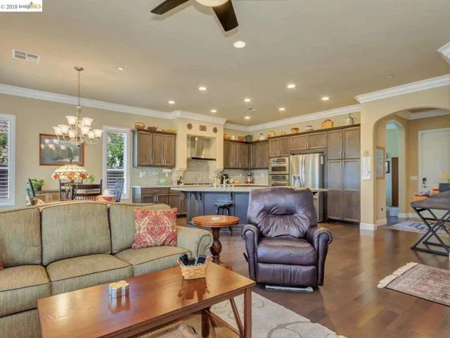 1074 Pomerol Cir, Brentwood, California 94513