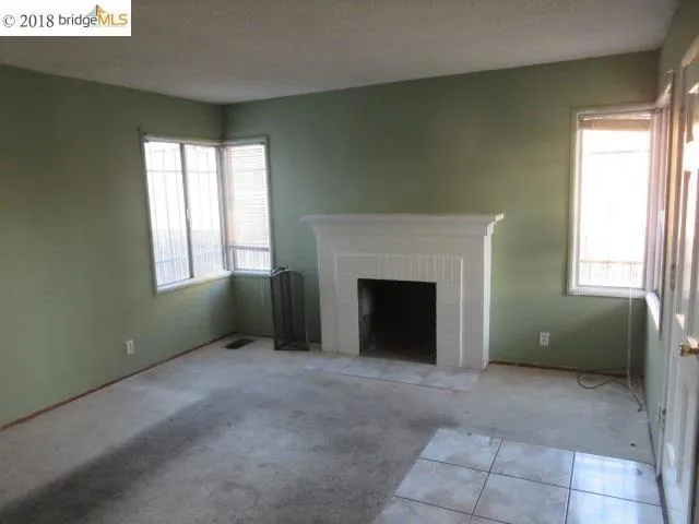 7600 Arthur St, Oakland, California 94605