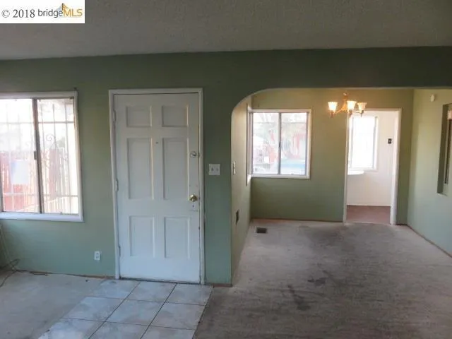 7600 Arthur St, Oakland, California 94605