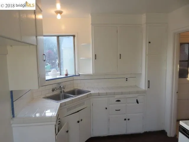 7600 Arthur St, Oakland, California 94605