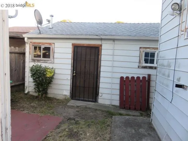 7600 Arthur St, Oakland, California 94605