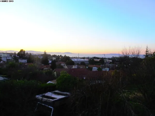 1085 Lindell Dr, El Sobrante, California 94803-1016