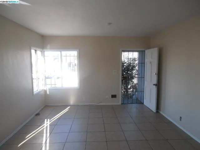 5337 Bancroft Ave, Oakland, California 94601-5807