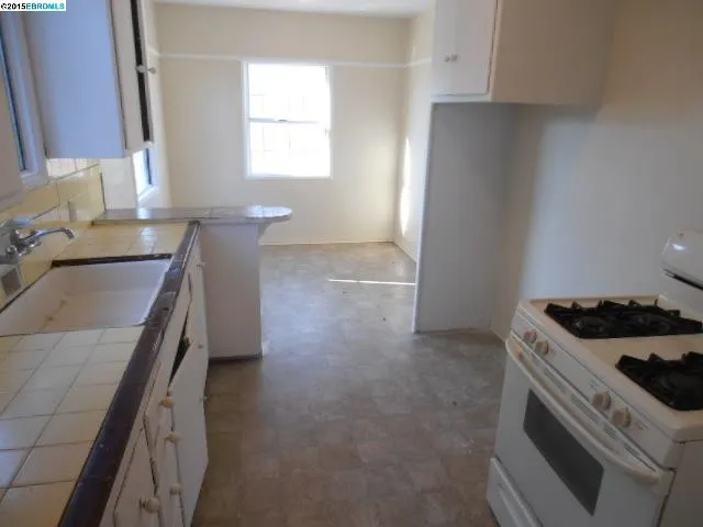 5337 Bancroft Ave, Oakland, California 94601-5807