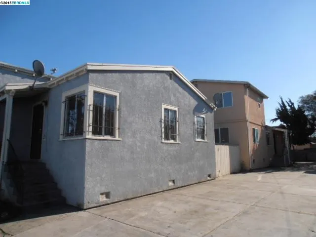 5337 Bancroft Ave, Oakland, California 94601-5807
